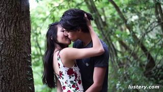 Vad cumizás és durva baszás az erdőben