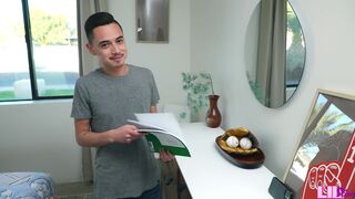 Legjobb barátnők Liz Jordan és Maya Woulfe meggyőzik a mostohatestvért, hogy csatlakozzon a kizárólagos hármas dugáshoz