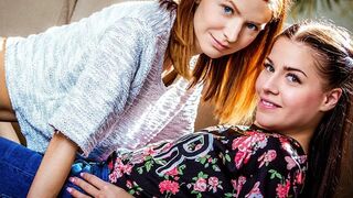 Eveline Dellai vad lovaglása kétfejű vibrátorral