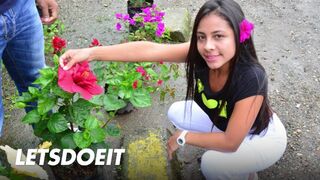 A barna hajú latina milf-et utcai vadászatban szerezzük be mély dugásra