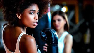 Sportos csajok erika és luna forró kefélése