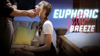 Cuki tini Breezy Bri kinky hangulatban csábítja a nevelő atyja barátját fullos alsóruhában