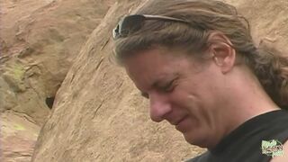 Kint a szabadban a vad ázsiai hölgyemény fehér farkat szívat magára