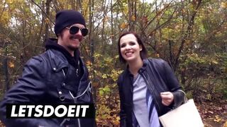 Hatalmas tőgyes csoki hajú német lány felvétel a méretes kombiban vad baszásra