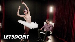 Gyengéd fetis baszás maszkos tini csajjal jessica x-től