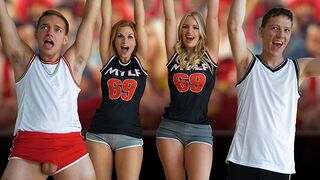 Labdarúgó mostohaanyák Rachael Cavalli és Sedona Reign ünneplik a győzelmet tiltott négyesben - momswap cserebere