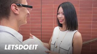 Jureka Del Mar ázsiai kiscsaj cumizza a hatalmas zsíros idegen fazt és jól meglovagolja