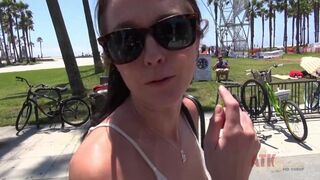 Ashley Stone vezeti a parti dugást!