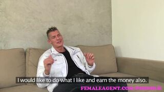 Femaleagent - a telhetetlen milf nem bírt lépést tartani a szexy striptíző farkával a castingon