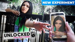 Hűtlen pici kurva cidázza a fazsam és lovagol rajta, hogy ne mondjam el a barátjának!