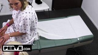 Mimi Monet méretes seggű csábító a méretes farkú orvosnál a rendelőben