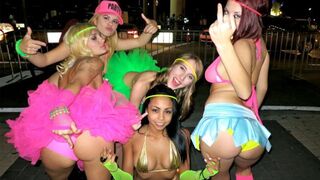 Party mind az örök buliban – forró tini csajok fullos mulatsága