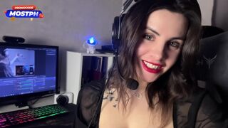 Forró orosz maszti méretes mellekkel és műfaszos ánuszban