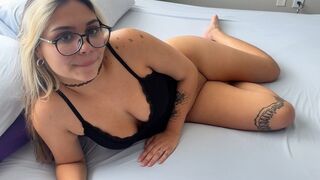 Dühös tini mostohatestvérek indítanak családi pénzkereső bizniszt Kaia Martinnal