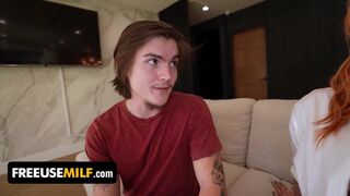 Megcsalt milf barátján megdugja a legjobb barátnő fia – freeuse milf