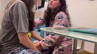 Tanulás alatt lopva megsimogatjuk magunkat