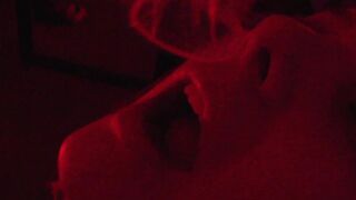 Az amatőr kisasszony megkötözve és rendesen megkúrva