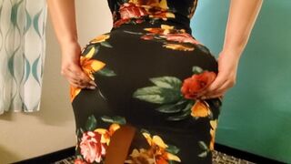 Crystal Lust méretes seggű milf-et megdúgják egy szextől füstölgő hotelszobában