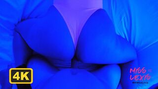 Forró latin amerikai asszony méretes mellekkel és szép fennékkel élvezi a vad dugást