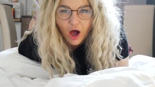 Orosz anál szuka imádja, ha feszes fenekét nyújtják meg