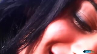 Doggy hajón taszítja a világos szőke kicsike cickós milf-et a perem szélére