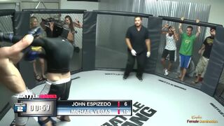 A verekedés győztese megdugja Kelly Divine óriási seggét