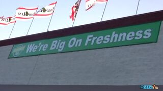 Világos Szőke csinos csajszi punciját zúzzák a fürdőszobában