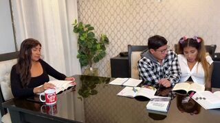 A dadus észre sem vette! a nevelő hugit szexelni sokkal izgalmasabb, mint a tanulás