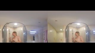 Zuhany alatt mosom magam és kefélek rendesen vr180-ban