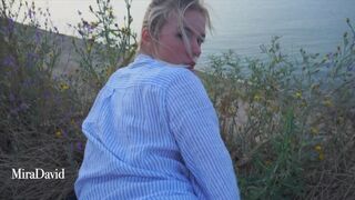 Nyári kaland – kétszer megdugtuk a nyilvános strandon és elkaptak minket – Miradavid pov