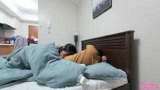 Ázsiai milfet ébreszt és megbassza a pasija a takaró alatt 2024!