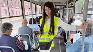 Buszvezető kisasszony megváltoztatja az életét és megdugja az utast