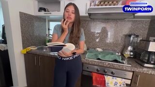 Szexi világos szőke szomszédom masturbálós videót kér tőle a szeretője számára