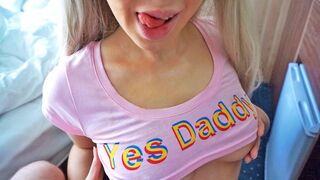 Édes mostohalányom cidázza a farkam, miközben dolgozom - forró spriccelés a torkába