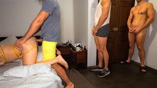 Hagytam, hogy 2 rajongó meghajlítsa a seggemet - a férjem utolsónak jött és telelőtte a legvastagabb adaggal