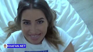 Dögös iráni hölgyemény méretes seggét megbassza és leszopja a kamerán előtt