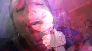 Kozmikus cumizás a világűrből! mélytorok spriccelés arcra