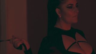 Kathalina777 rendesen uralva egy dögös latin amerikai milf által