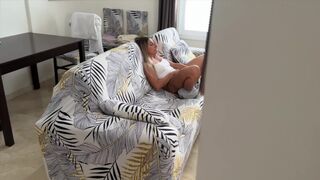 Rajtakapott, hogy masztizok! elmondja anyának, ha nem teszi meg, amit mond!