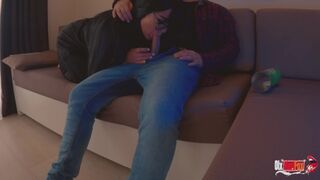 Bedugtam a faszomat egy chipses dobozba és felszolgáltam a nevelő anyámnak! a reakciója elképesztő volt!