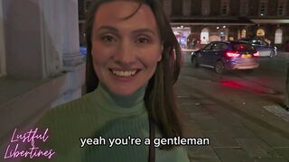 Érett házas milf kétségbeesetten csalt és kérte, hogy beleélvezzek a szőrös brit puncijába