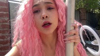 Csávóm átjön megbaszni, miközben a szüleim otthon vannak