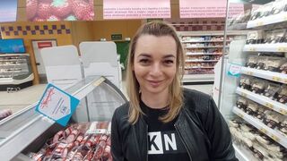 Bevásárlás közben találkoztam vele, cumizás a nyilvános wc-ben, és lenyeli a méretes spriccet