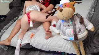 Tini amatőr kisasszony megmutatja, hogyan kívánja a vad hármast műfarokkal kezdve