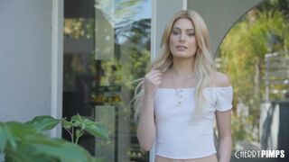 Vékony Világos Szőke Szexy Lovagol Rendesen a Cherry Pimps Stúdióban