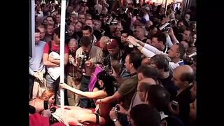 MILLY LIVE cumizza Rocco Siffredi méretes faszát Katsunival és Milly D'Abbraccióval retro pornóban