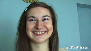 Egy 18 éves nőci bevallotta, hogy imádja az anál szexet, így rendesen megdolgoztam a pajkos popsiját - Euro Porn Vids
